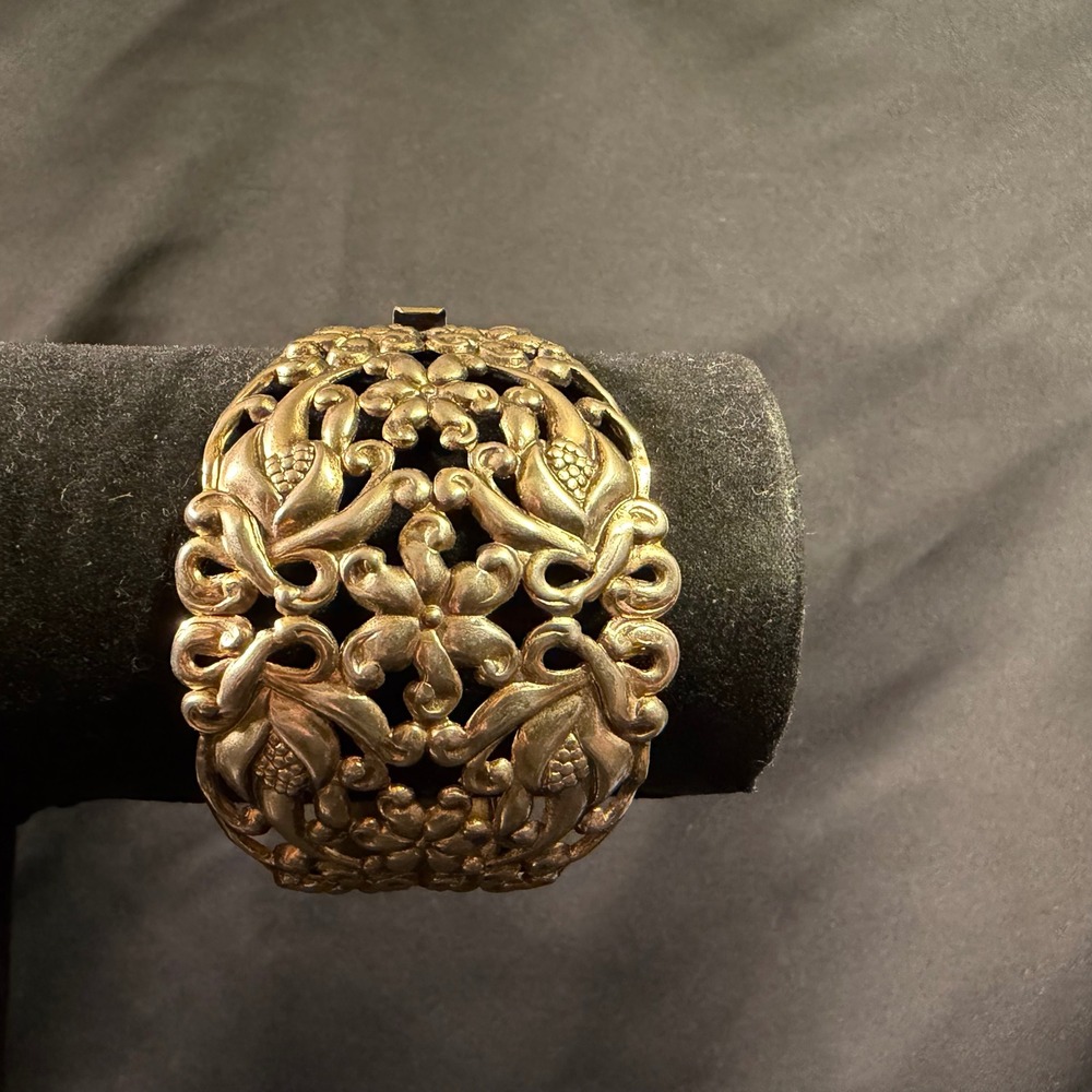 Vintage Silver Tone Openwork Floral Repousse‎ Hinged Cuff Bracelet Statement